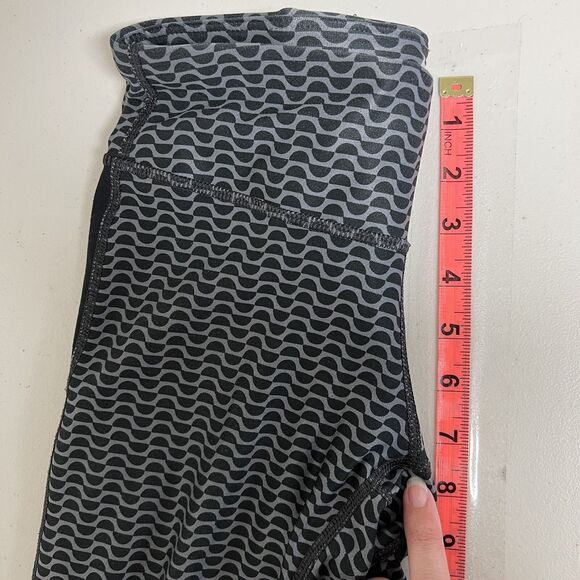 Nike Dri-FIT Polka Dot Crop Leggings XS Running Activewear Reflective Pocket - Picture 10 of 12